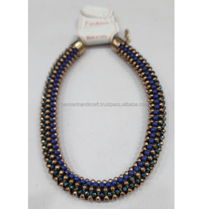 Collier ovale noir brillant en résine perlée pour femme, fait main, multicouche, bijou statement épais au look audacieux et élégant - Product Image 2