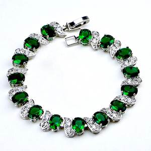 Pulsera de tenis inspirada en la Reina Esmeralda con un rico color verde, ideal para uso de lujo, regalos y colección de joyería fina. - Product Image 1