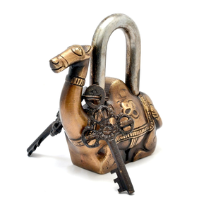 Cadenas décoratif en laiton antique en forme de chameau avec clés vintage, serrure ornementale en forme d'animal pour armoire, coffre, porte - Product Image 1