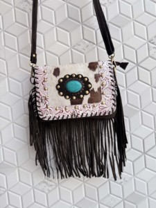Nouveau design 2026 Sac à main bandoulière en cuir suédé à franges, orné de pierres turquoise, style bohème gypsy, en cuir de cheval fait main, multi-usages - Product Image 1