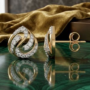 Pendientes de Oro Amarillo con Diamantes Cultivados en Laboratorio, Diseño de Espiral y Racimo Calado - Product Image 2