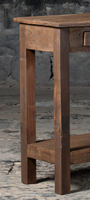 Table console en bois de style farmhouse, idéale pour une décoration rustique, ajoutant du charme et des solutions de rangement fonctionnelles.