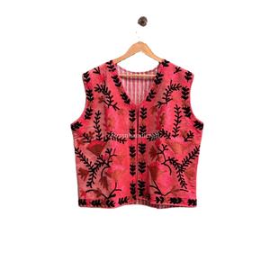 Chaleco de terciopelo al por mayor con bordado floral Suzani, hecho a mano, corto, para mujer, chaqueta de invierno - Product Image 1
