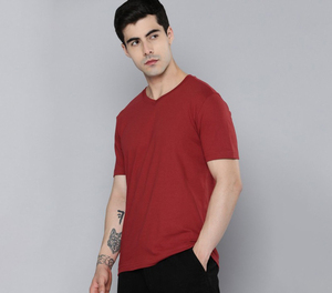 T-shirt pour homme en coton 100% respirant et écologique, col en V, manches courtes, vente en gros, service OEM avec marque et logo personnalisés - Product Image 1