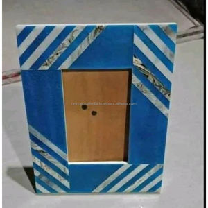 Marco de Fotos de Madera Hecho a Mano con Incrustaciones de Resina Azul y Marfil, Marco Decorativo Clásico - Product Image 5