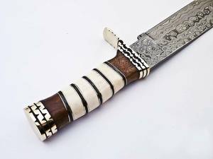 Couteau de chasse Bowie DIY OEM en acier Damas, lame fixe à pointe clip, manche en bois, bord droit, longueur totale 13 pouces, fourreau en laiton - Product Image 4