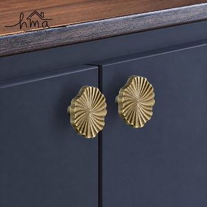 Handmade Solid Brass Scallop Shell Cabinet Knob Vintage Textured Decorative <b>Drawer</b> <b>Pull</b> Dresser Wardrobe Kitchen Bathroom - Product Image 1
