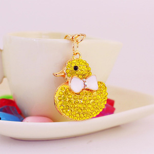 Llavero con lazo de <span class=keywords><strong>patito</strong></span> de diamantes de imitación, colgante para bolso de aleación de zinc en tono dorado, para regalos de invitados de baby shower - Product Image 2