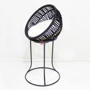 Artex-Cama Elevada de Ratán para Mascotas Dong Thap, Cápsula Redonda con Cojín Suave y Soporte de Metal - Product Image 4