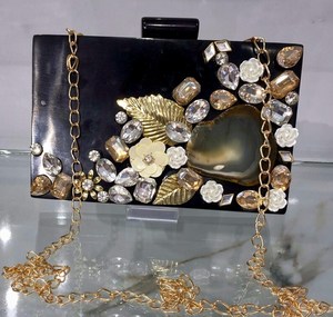 Diseño vibrante multicolor con elegantes brazaletes adjuntos, accesorios de moda que fusionan perfectamente la moda y la funcionalidad. - Product Image 2