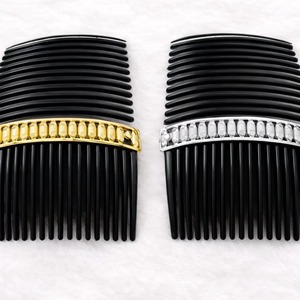 Peigne à cheveux vintage plaqué or, fait main, écologique, étanche, élégant, en alliage, avec mini pierres rouges et motif floral, pour mariée - Product Image 1