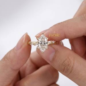 Bague de fiançailles en diamant de laboratoire taille marquise, sertissage pont tendance, plaqué or rose 14K, pour femme, idéale pour mariage et soirée - Product Image 5