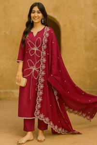 ชุดสูทสามชิ้นสำหรับผู้หญิงทุกฤดูกาล ขายส่งชุดสูทผ้าเรยอนสลับลายอินเดียพร้อมงานปักอย่างประณีต - Product Image 4