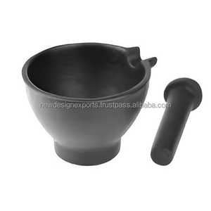 Mortier et pilon en fonte solide avec pilon en bois Le géant doux pour les herbes délicates - Product Image 3