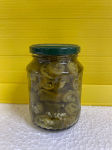Tranches de piment jalapeño vert mariné de qualité supérieure dans du vinaigre, anneaux de piment de qualité export pour garnitures de pizzas, burgers et sandwichs - Product Image 2