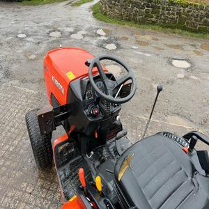 Tractor de Ruedas 4x4 B2650 Eficiente con Bomba y Motor Integrados Diseñado para Maximizar la Productividad y el Valor Agrícola - Product Image 2