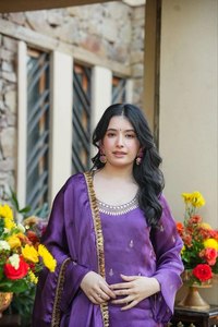 ชุดคุर्ติสีม่วงดีไซน์เนอร์พร้อมชาราร่าและผ้าคลุมไหล่ |   ชุดส่าหรีปักลายสำหรับงานปาร์ตี้ของผู้หญิงชาวเอเชีย - Product Image 3