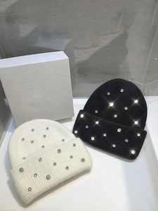 หมวกบีนนี่ถักประดับพลอยเทียมสำหรับผู้หญิงหมวกแบบสวมศีรษะแบบนุ่มมีกระดุมข้อมือสำหรับฤดูหนาวอุปกรณ์เสริมสำหรับสภาพอากาศหนาวเย็นล่าสุด - Product Image 3