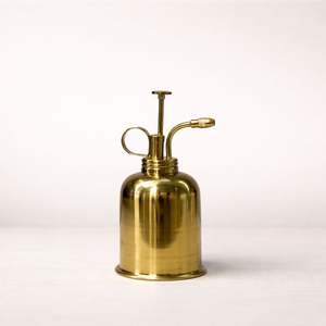 Pulvérisateur de plantes de luxe finition or, bouteille à pompe ergonomique, pulvérisateur à fine brume pour jardinage intérieur et décoration élégante de la maison - Product Image 2