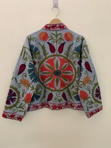 Chaqueta Bordada Suzani de Algodón Azul Claro Hecha a Mano para Mujer, Chaqueta de Invierno Bohemia con Bordado Floral Tradicional Aari - Product Image 2