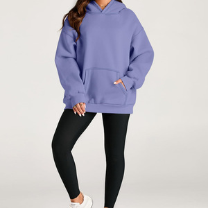 Sweat-shirt à capuche surdimensionné pour femme, couleur unie, en coton tricoté, manches longues avec poches, logo sur le devant, vêtements d'automne - Product Image 4