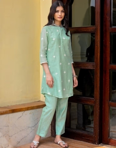 ชุดเซ็ตเสื้อผ้า KV สีเขียวพาสเทล แต่งกระจก ทรงเอไลน์ (ชุด 2 ชิ้น) - Product Image 1