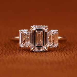 แหวนเพชรทรงเอเมอรัลด์คัทสามเม็ด ทองคำแท้ 14k เพชร CVD รับรองโดย IGI เครื่องประดับเจ้าสาวสำหรับผู้หญิง - Product Image 1