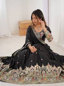 Ensemble Lehenga Choli brodé noir pour femmes, robe traditionnelle indienne, tenue de fête de mariage longue jusqu'au sol - Product Image 5