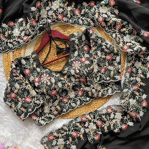 Sari de Diseño Indio en Tela Georgette, el Más Vendido, con un Look Étnico Elegante en Negro, Blusa de Exportación de Última Tendencia, Boutique Exclusiva - Product Image 1