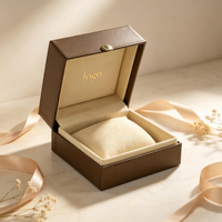 Boîte cadeau de luxe personnalisée à couvercle rabattable pour bijoux, avec insert en velours, revêtement UV artistique, gaufrage et logo en feuille d'or pour l'emballage de parures de bagues et boucles d'oreilles