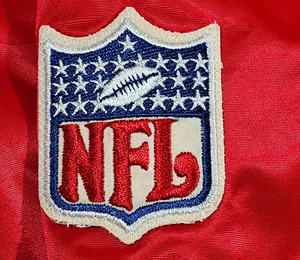 เสื้อแจ็คเก็ตแฟชั่นคุณภาพดีที่สุด แบบขายส่ง ผ้าไหมซาตินสุดหรู สำหรับทุกเพศ แบบสั่งทำพิเศษ สไตล์เบสบอล วาร์ซิตี้ - Product Image 5