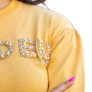   Suéter Amarillo Dorado de Manga Corta para Mujer, Jersey Bordado con Letras Griegas, Cuello Redondo, Estilo Casual, Venta al Por Mayor - Product Image 3