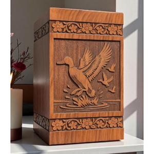 Urne funéraire en bois personnalisée avec message gravé, design par AYAANS - Product Image 3