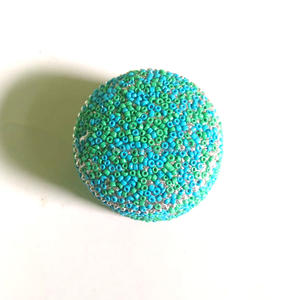 Boîte en métal ornée de perles pour petits bijoux et souvenirs, élégante boîte à bibelots en perles blanches avec intérieur en velours noir - Product Image 2