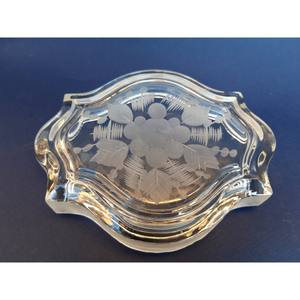 Una forma elegante que aporta refinamiento a cualquier tocador. Un estuche lujoso diseñado para celebrar tu estilo personal. - Product Image 3