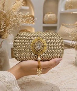 Pochette en laiton Kundan faite à la main, plaquée or, pour soirée, avec fermoir à boucle orné de diamants, forme personnalisée par F S International - Product Image 5