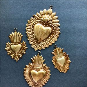 Decoración de Pared de Corazón Sagrado Flameado Hecho a Mano en Latón con Acabado Dorado Antiguo, Corazón Coronado Ex Voto, Artesanía Metálica de Lujo para el Hogar, Espejo - Product Image 5