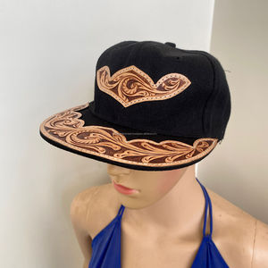 Gorras de camionero de cuero labrado a mano personalizadas a la moda al por mayor, gorras de camionero de cuero genuino de alta calidad personalizadas para hombres y mujeres - Product Image 2