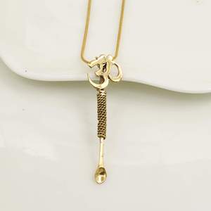 Collier pendentif symbole Om plaqué or, alliage de laiton, charme religieux, bijoux unisexe, thème hindouisme - Product Image 3