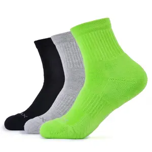 Meias de algodão com logotipo personalizado para mulheres, meias atléticas tricolores de tornozelo em cinza, preto e verde