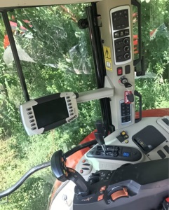 Tracteur agricole Low Hour 6716S prêt pour les opérations sur les terres difficiles - Product Image 5