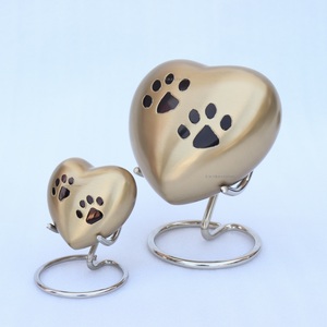 Urnas de Latón de Alta Calidad para Cenizas de Mascotas, Urnas de Cremación con Grabado de Corazón, Urna de Latón y Estaño con Forma de Corazón Hecha a Mano - Product Image 6