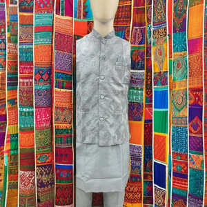 Pyjama Kurta de l'élégance indienne pakistanaise en rayonne de coton bleu clair broderie subtile pour les mariages et les occasions formelles - Product Image 3