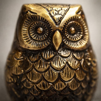 Statue d'hibou en laiton artisanale, figurine d'hibou détaillée, finition or antique, sculpture d'oiseau en métal, œuvre d'art décorative pour la maison
