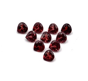 Grenat du Mozambique, pierre précieuse en vrac, taille cœur rouge facettée, pierre de grenat naturelle, plusieurs tailles pour la fabrication de bijoux - Product Image 1