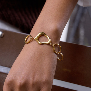 Pulsera de Cadena Gruesa de Acero Inoxidable Chapada en Oro de 18K al por Mayor con Cierre de Palanca y Empaque Personalizado - Product Image 5