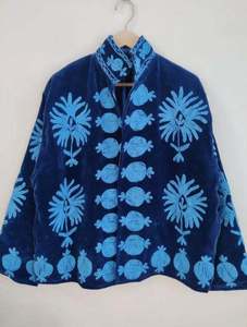 Chaqueta de Terciopelo para Mujer con Bordado Floral, Estilo Suzani, Ideal para Fiestas - Product Image 4
