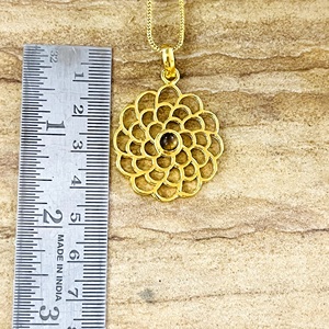 Pendentif Bohème Floral Tendance en Laiton Plaqué Or 18 carats pour Femme, Bijou Ethnique Mandala Géométrie Sacrée, Vente en Gros OEM ODM - Product Image 6