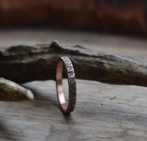 Bague magnétique en cuivre pur forgé à la main, de qualité supérieure, pour la santé, avec motif gravé et dentelé, vente en gros - Product Image 3