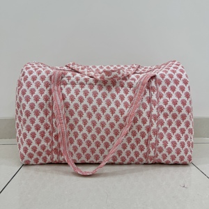 Bolsa de lona grande de moda para mujer, hecha a mano, acolchada, para fin de semana, informal, para gimnasio, con asas de correa resistentes, estampada con bloques. - Product Image 3